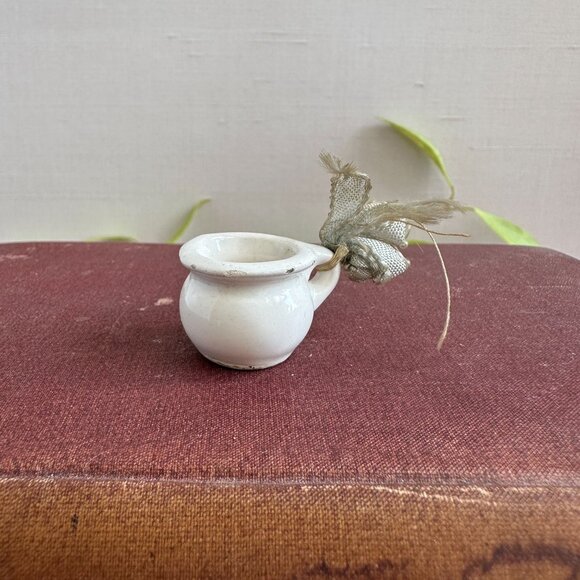 Miniature Ceramic Chamber Pot 1/12 Scale, Vintage Carnival Prize - Picture 1 of 5